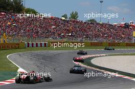 Nico Rosberg (GER) Mercedes AMG F1 W04 leads Sebastian Vettel (GER) Red Bull Racing RB9; Fernando Alonso (ESP) Ferrari F138; Lewis Hamilton (GBR) Mercedes AMG F1 W04 and Kimi Raikkonen (FIN) Lotus F1 E21. 12.05.2013. Formula 1 World Championship, Rd 5, Spanish Grand Prix, Barcelona, Spain, Race Day