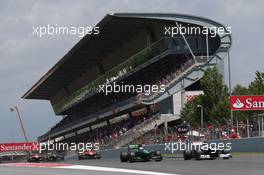 Valtteri Bottas (FIN) Williams FW35 and Giedo van der Garde (NLD) Caterham CT03. 12.05.2013. Formula 1 World Championship, Rd 5, Spanish Grand Prix, Barcelona, Spain, Race Day