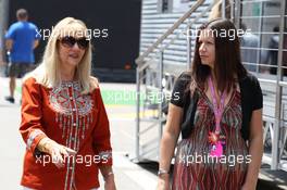 (L to R): Simone Button (GBR) and Samantha Button (GBR), mother and sister of Jenson Button (GBR) McLaren. 11.05.2013. Formula 1 World Championship, Rd 5, Spanish Grand Prix, Barcelona, Spain, Qualifying Day