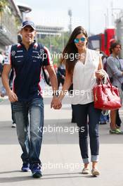 Pastor Maldonado (VEN) Williams with his wife Gabriele Tarkany. 11.05.2013. Formula 1 World Championship, Rd 5, Spanish Grand Prix, Barcelona, Spain, Qualifying Day