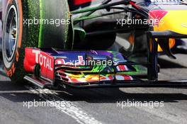 Sebastian Vettel (GER) Red Bull Racing RB9 running flow-vis paint on the front wing. 11.05.2013. Formula 1 World Championship, Rd 5, Spanish Grand Prix, Barcelona, Spain, Qualifying Day