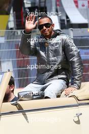 Lewis Hamilton (GBR) Mercedes AMG F1 on the drivers parade. 12.05.2013. Formula 1 World Championship, Rd 5, Spanish Grand Prix, Barcelona, Spain, Race Day