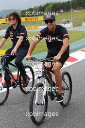 Daniel Ricciardo (AUS) Scuderia Toro Rosso rides the circuit. 09.05.2013. Formula 1 World Championship, Rd 5, Spanish Grand Prix, Barcelona, Spain, Preparation Day