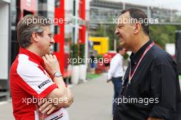 (L to R): Pat Fry (GBR) Ferrari Deputy Technical Director and Head of Race Engineering with Sergio Rinland (ARG). 09.05.2013. Formula 1 World Championship, Rd 5, Spanish Grand Prix, Barcelona, Spain, Preparation Day