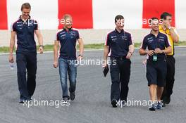 Valtteri Bottas (FIN) Williams walks the circuit. 09.05.2013. Formula 1 World Championship, Rd 5, Spanish Grand Prix, Barcelona, Spain, Preparation Day