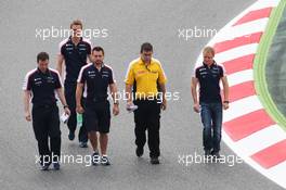 Valtteri Bottas (FIN) Williams (Right) walks the circuit. 09.05.2013. Formula 1 World Championship, Rd 5, Spanish Grand Prix, Barcelona, Spain, Preparation Day