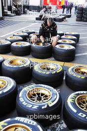 Pirelli tyres prepared by a Lotus F1 Team mechanic. 04.07.2013. Formula 1 World Championship, Rd 9, German Grand Prix, Nurburgring, Germany, Preparation Day.
