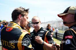 Romain Grosjean (FRA) Lotus F1 Team with Alan Permane (GBR) Lotus F1 Team Trackside Operations Director (Right) on the grid. 28.07.2013. Formula 1 World Championship, Rd 10, Hungarian Grand Prix, Budapest, Hungary, Race Day