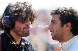 Daniel Ricciardo (AUS) Scuderia Toro Rosso (Right) with Marcos Matassa (ITA) Scuderia Toro Rosso Race Engineer on the grid. 28.07.2013. Formula 1 World Championship, Rd 10, Hungarian Grand Prix, Budapest, Hungary, Race Day