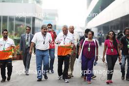 Dr. Vijay Mallya (IND) Sahara Force India F1 Team Owner with Vicky Chandhok (IND). 25.10.2013. Formula 1 World Championship, Rd 16, Indian Grand Prix, New Delhi, India, Practice Day.