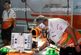 Vijay Mallya (IND), team owner, Force India Formula One Team and Paul di Resta (GBR), Force India Formula One Team  25.10.2013. Formula 1 World Championship, Rd 16, Indian Grand Prix, New Delhi, India, Practice Day.