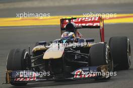 Daniel Ricciardo (AUS) Scuderia Toro Rosso STR8. 25.10.2013. Formula 1 World Championship, Rd 16, Indian Grand Prix, New Delhi, India, Practice Day.
