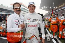 (L to R): Subrata Roy Sahara (IND) Sahara Chairman with Adrian Sutil (GER) Sahara Force India F1 on the grid. 27.10.2013. Formula 1 World Championship, Rd 16, Indian Grand Prix, New Delhi, India, Race Day.