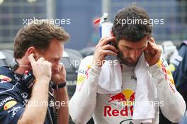 Mark Webber (AUS) Red Bull Racing with Christian Horner (GBR) Red Bull Racing Team Principal on the grid. 27.10.2013. Formula 1 World Championship, Rd 16, Indian Grand Prix, New Delhi, India, Race Day.