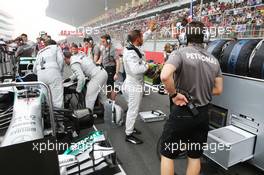 Lewis Hamilton (GBR) Mercedes AMG F1 W04 on the grid. 27.10.2013. Formula 1 World Championship, Rd 16, Indian Grand Prix, New Delhi, India, Race Day.