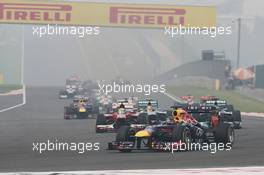 Sebastian Vettel (GER) Red Bull Racing RB9 leads at the start of the race. 27.10.2013. Formula 1 World Championship, Rd 16, Indian Grand Prix, New Delhi, India, Race Day.