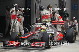 Sergio Perez (MEX) McLaren MP4-28 makes a pit stop. 27.10.2013. Formula 1 World Championship, Rd 16, Indian Grand Prix, New Delhi, India, Race Day.