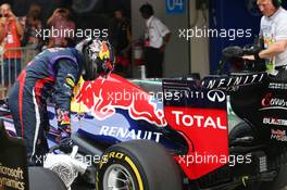 Sebastian Vettel (GER) Red Bull Racing cools the tyres on his Red Bull Racing RB9 in parc ferme. 26.10.2013. Formula 1 World Championship, Rd 16, Indian Grand Prix, New Delhi, India, Qualifying Day.
