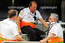 (L to R): Otmar Szafnauer (USA) Sahara Force India F1 Chief Operating Officer, Robert Fernley (GBR) Sahara Force India F1 Team Deputy Team Principal and Dr. Vijay Mallya (IND) Sahara Force India F1 Team Owner on the pit gantry. 26.10.2013. Formula 1 World Championship, Rd 16, Indian Grand Prix, New Delhi, India, Qualifying Day.