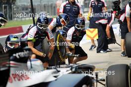 Valtteri Bottas (FIN) Williams FW35 practices a pit stop. 26.10.2013. Formula 1 World Championship, Rd 16, Indian Grand Prix, New Delhi, India, Qualifying Day.