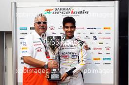 (L to R): Dr. Vijay Mallya (IND) Sahara Force India F1 Team Owner with Jehan Daruvala (IND) Sahara Force India Academy Driver, winner of the British KF3 Karting Championship. 26.10.2013. Formula 1 World Championship, Rd 16, Indian Grand Prix, New Delhi, India, Qualifying Day.