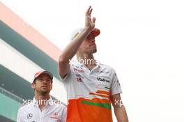 Paul di Resta (GBR) Sahara Force India F1 and Jenson Button (GBR) McLaren on the drivers parade. 27.10.2013. Formula 1 World Championship, Rd 16, Indian Grand Prix, New Delhi, India, Race Day.