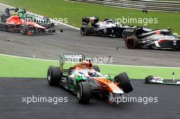 Paul di Resta (GBR) Sahara Force India VJM06 crashes at the start of the race. 08.09.2013. Formula 1 World Championship, Rd 12, Italian Grand Prix, Monza, Italy, Race Day.