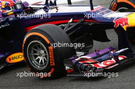 Mark Webber (AUS) Red Bull Racing RB9 with damaged front wing. 08.09.2013. Formula 1 World Championship, Rd 12, Italian Grand Prix, Monza, Italy, Race Day.