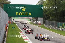 Sebastian Vettel (GER) Red Bull Racing RB9 leads at the start of the race. 08.09.2013. Formula 1 World Championship, Rd 12, Italian Grand Prix, Monza, Italy, Race Day.