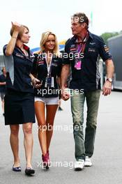 David Hasselhoff (USA) Actor with girlfriend Hayley Roberts (GBR) (Centre). 08.09.2013. Formula 1 World Championship, Rd 12, Italian Grand Prix, Monza, Italy, Race Day.