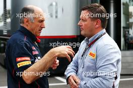(L to R): Franz Tost (AUT) Scuderia Toro Rosso Team Principal with Paul Hembery (GBR) Pirelli Motorsport Director. 08.09.2013. Formula 1 World Championship, Rd 12, Italian Grand Prix, Monza, Italy, Race Day.