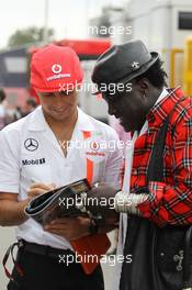 Sergio Perez (MEX) McLaren with Mr Moko (SEN). 08.09.2013. Formula 1 World Championship, Rd 12, Italian Grand Prix, Monza, Italy, Race Day.