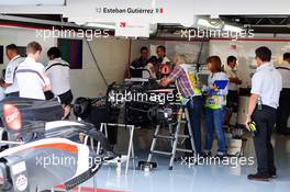 Sauber C32 of Esteban Gutierrez (MEX) Sauber prepared in the pits. 05.09.2013. Formula 1 World Championship, Rd 12, Italian Grand Prix, Monza, Italy, Preparation Day.