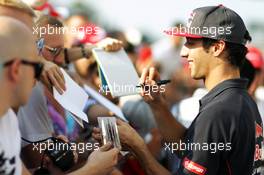 Daniel Ricciardo (AUS) Scuderia Toro Rosso signs autographs for the fans. 05.09.2013. Formula 1 World Championship, Rd 12, Italian Grand Prix, Monza, Italy, Preparation Day.