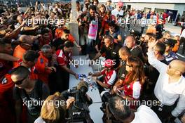 Fernando Alonso (ESP) Ferrari signs autographs for the fans. 05.09.2013. Formula 1 World Championship, Rd 12, Italian Grand Prix, Monza, Italy, Preparation Day.