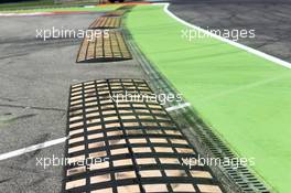 Speed bumps on the circuit. 05.09.2013. Formula 1 World Championship, Rd 12, Italian Grand Prix, Monza, Italy, Preparation Day.