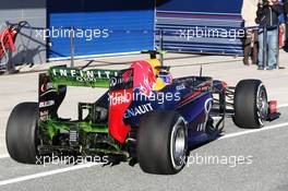 Mark Webber (AUS) Red Bull Racing RB9 with flow-vis paint on the rear diffuser and rear wing. 05.02.2013. Formula One Testing, Day One, Jerez, Spain.