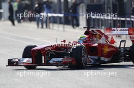 Felipe Massa (BRA) Ferrari F138 leaves the pits. 05.02.2013. Formula One Testing, Day One, Jerez, Spain.