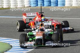 James Rossiter (GBR) Sahara Force India F1 VJM06 Simulator Driver leads Felipe Massa (BRA) Ferrari F138. 06.02.2013. Formula One Testing, Day Two, Jerez, Spain.