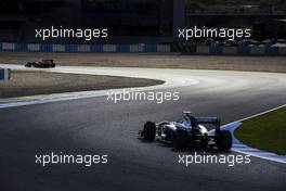 Mark Webber (AUS) Red Bull Racing RB9 leads Pastor Maldonado (VEN) Williams FW34. 06.02.2013. Formula One Testing, Day Two, Jerez, Spain.