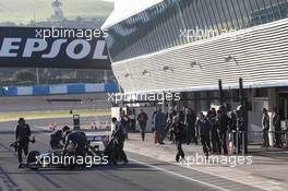 Nico Hulkenberg (GER) Sauber C32 in the pits. 06.02.2013. Formula One Testing, Day Two, Jerez, Spain.