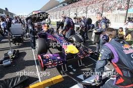 Mark Webber (AUS) Red Bull Racing RB9 on the grid. 13.10.2013. Formula 1 World Championship, Rd 15, Japanese Grand Prix, Suzuka, Japan, Race Day.