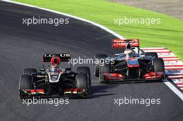 Kimi Raikkonen (FIN) Lotus F1 E21 and Jenson Button (GBR) McLaren MP4-28. 13.10.2013. Formula 1 World Championship, Rd 15, Japanese Grand Prix, Suzuka, Japan, Race Day.
