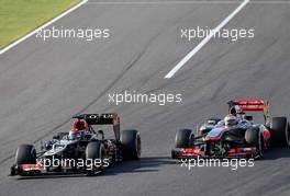Kimi Raikkonen (FIN), Lotus F1 Team and Jenson Button (GBR), McLaren Mercedes  13.10.2013. Formula 1 World Championship, Rd 15, Japanese Grand Prix, Suzuka, Japan, Race Day.