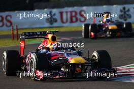 Mark Webber (AUS) Red Bull Racing RB9 leads Sebastian Vettel (GER) Red Bull Racing RB9. 13.10.2013. Formula 1 World Championship, Rd 15, Japanese Grand Prix, Suzuka, Japan, Race Day.