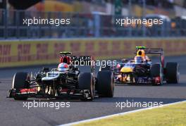 Romain Grosjean (FRA), Lotus F1 Team and Mark Webber (AUS), Red Bull Racing  13.10.2013. Formula 1 World Championship, Rd 15, Japanese Grand Prix, Suzuka, Japan, Race Day.