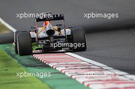 Mark Webber (AUS) Red Bull Racing RB9 running flow-vis paint on the rear diffuser. 12.10.2013. Formula 1 World Championship, Rd 15, Japanese Grand Prix, Suzuka, Japan, Qualifying Day.