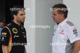 (L to R): Jerome d'Ambrosio (BEL) Lotus F1 Team Third Driver with Dr. Aki Hintsa (FIN) McLaren Team Doctor. 12.10.2013. Formula 1 World Championship, Rd 15, Japanese Grand Prix, Suzuka, Japan, Qualifying Day.