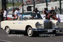 Lewis Hamilton (GBR) Mercedes AMG F1 on the drivers parade. 13.10.2013. Formula 1 World Championship, Rd 15, Japanese Grand Prix, Suzuka, Japan, Race Day.