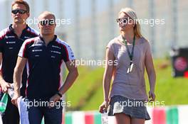 Valtteri Bottas (FIN) Williams walks the circuit with girlfriend Emilia Pikkarainen (FIN) Swimmer and the team. 10.10.2013. Formula 1 World Championship, Rd 15, Japanese Grand Prix, Suzuka, Japan, Preparation Day.